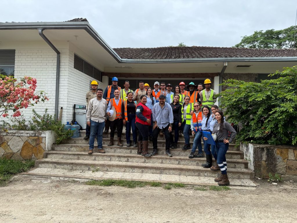 Comunidad indígena reunida en asamblea - Fortalecimiento del tejido social